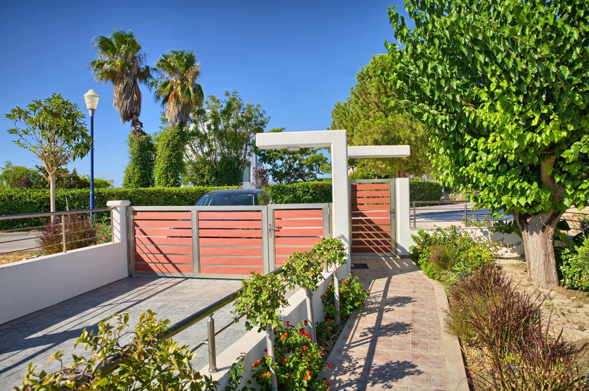 Holiday home Paul's Garden Luxury House *