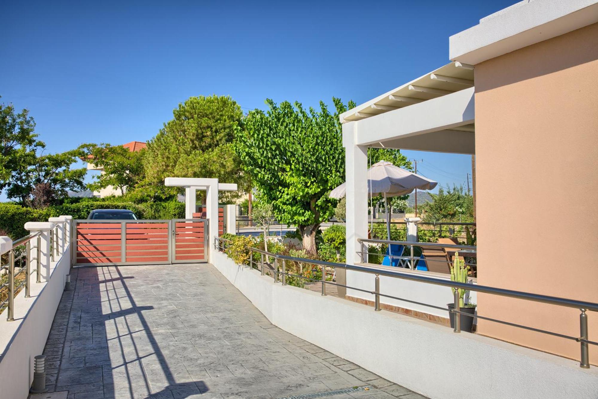Paul's Garden Luxury House Haraki
