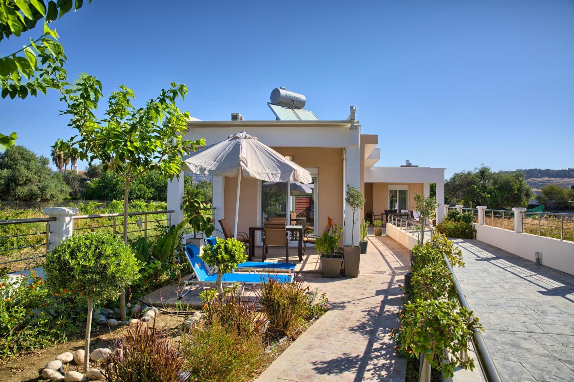 Holiday home Paul's Garden Luxury House Haraki