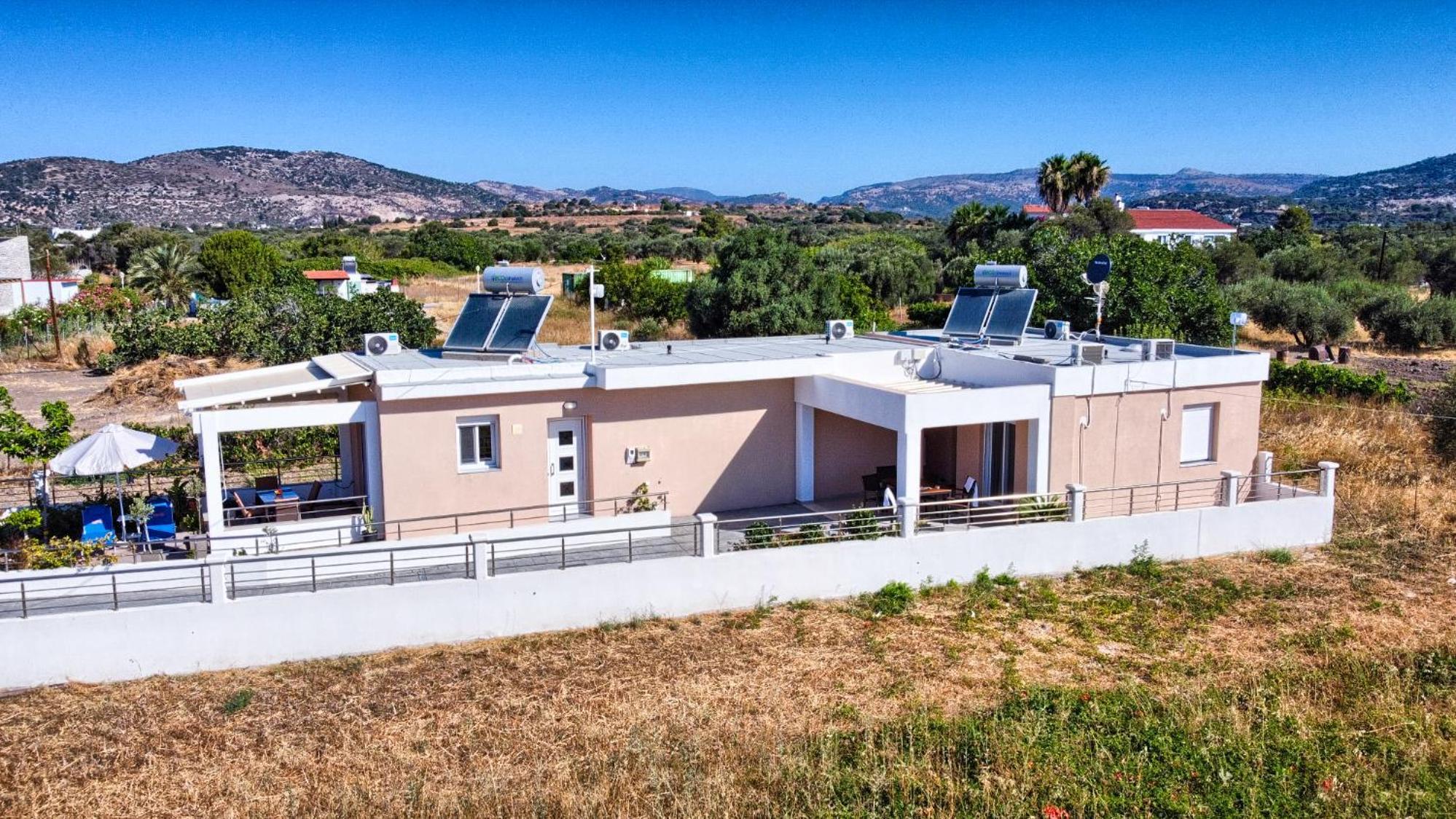 Paul's Garden Luxury House Haraki